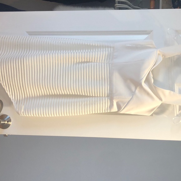 Chic White asymmetrical dress - Picture 3 of 3